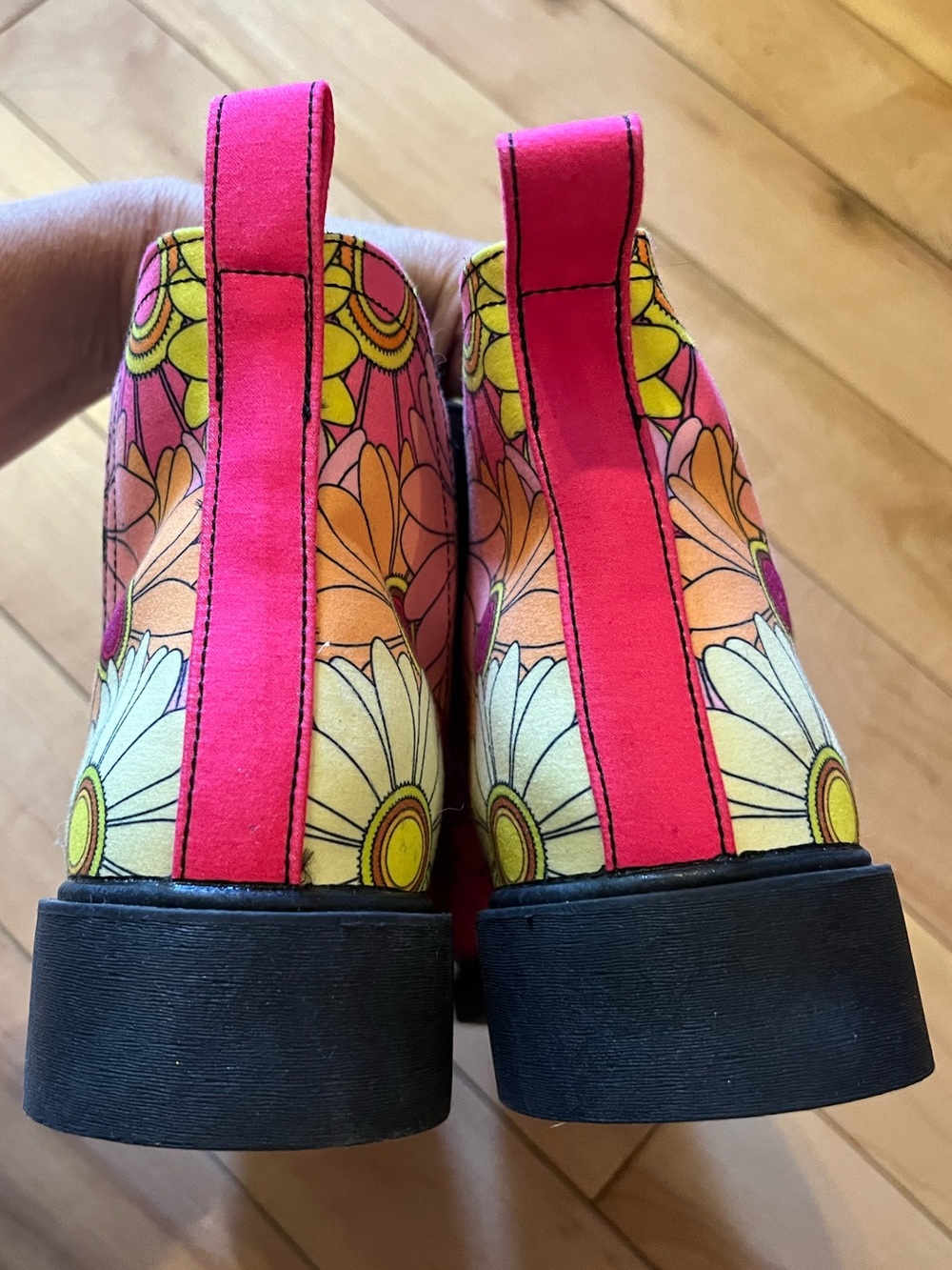 offbeat Sweetie Floral Daisy pull on Booties in Bright Multicolors size ten - Picture 7 of 8